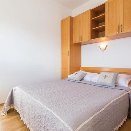 1 Bedroom Stunning Apartment In Makarska Dış mekan fotoğraf