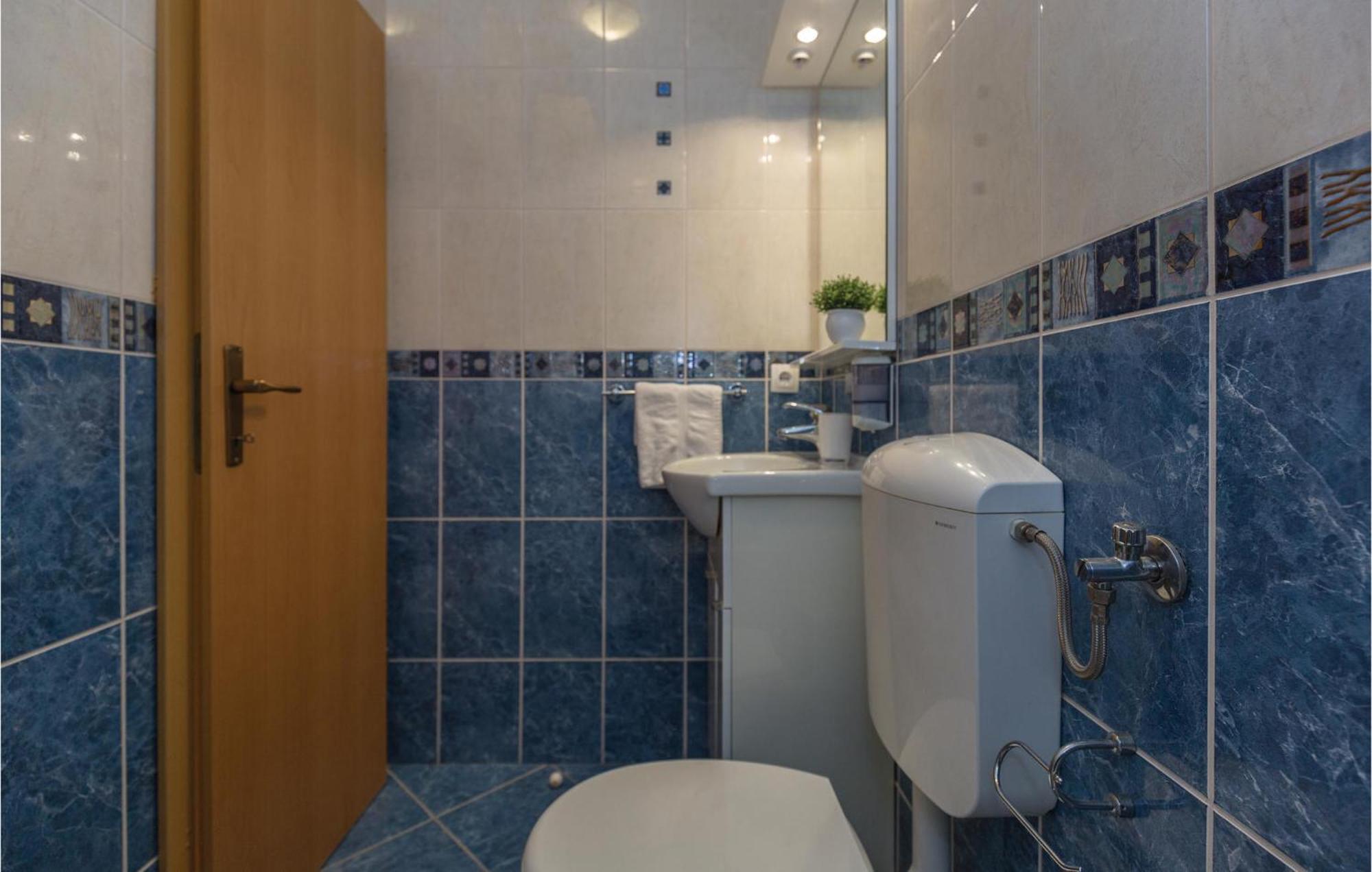 1 Bedroom Stunning Apartment In Makarska Dış mekan fotoğraf