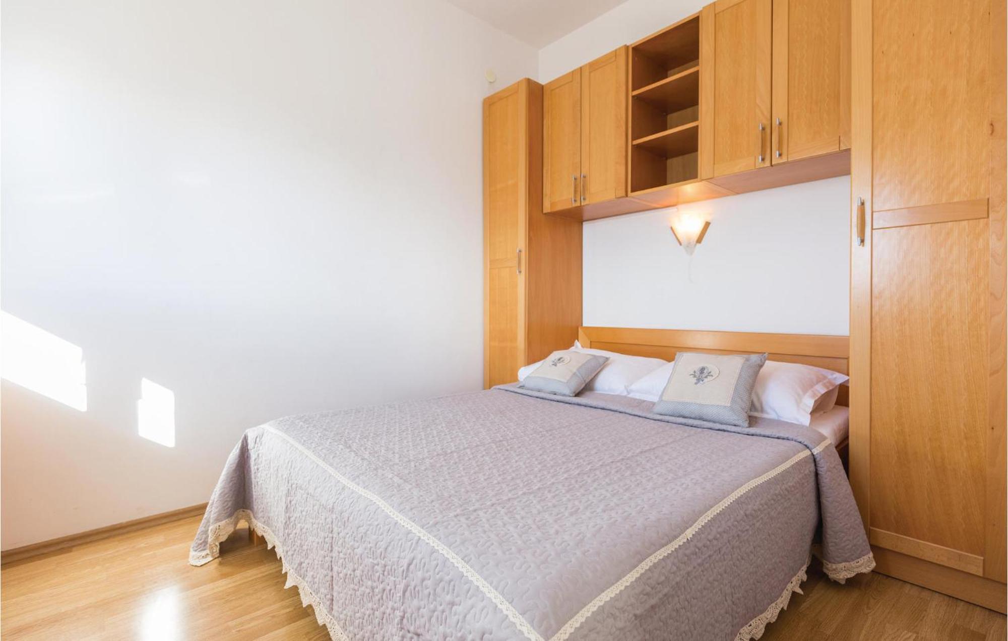 1 Bedroom Stunning Apartment In Makarska Dış mekan fotoğraf