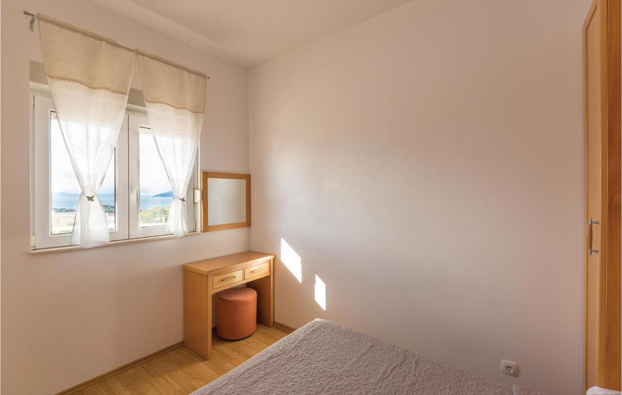 1 Bedroom Stunning Apartment In Makarska Dış mekan fotoğraf