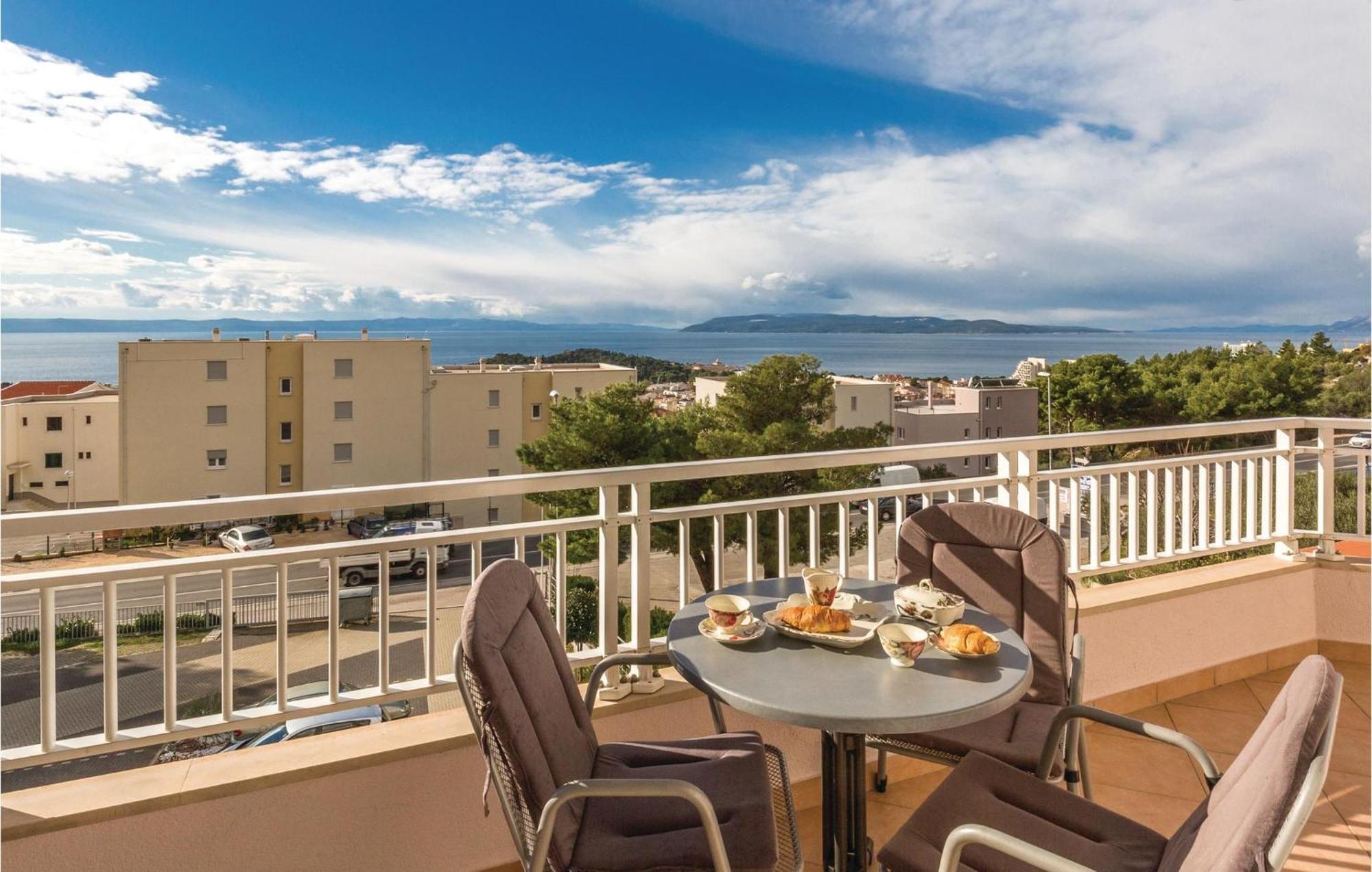 1 Bedroom Stunning Apartment In Makarska Dış mekan fotoğraf