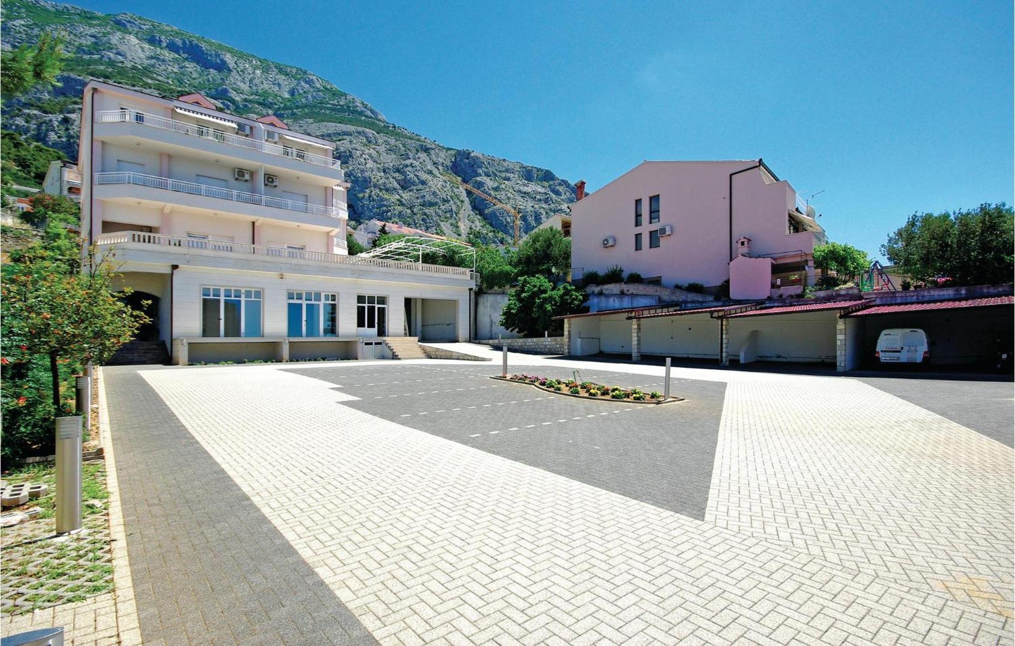 1 Bedroom Stunning Apartment In Makarska Dış mekan fotoğraf