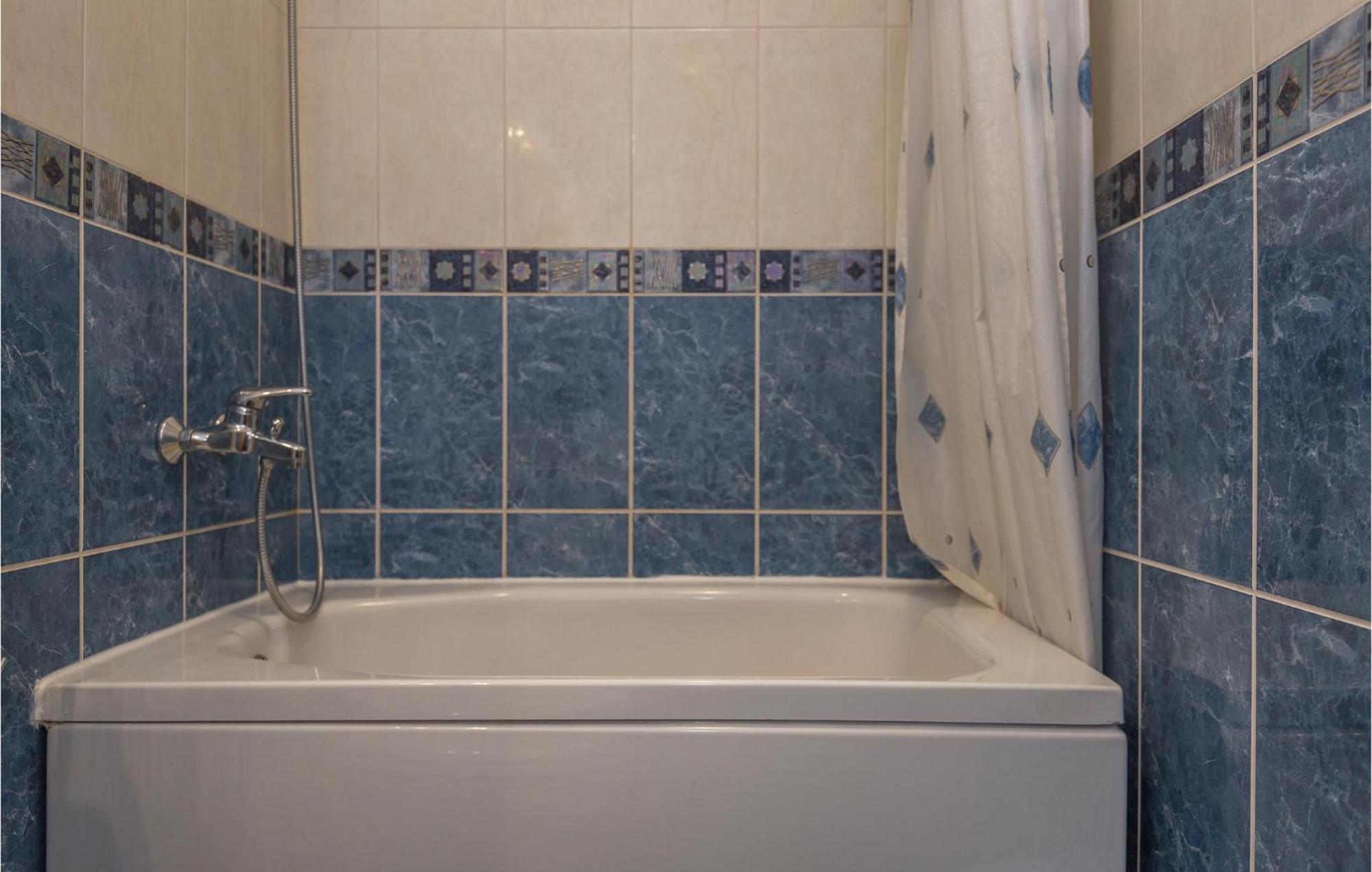 1 Bedroom Stunning Apartment In Makarska Dış mekan fotoğraf
