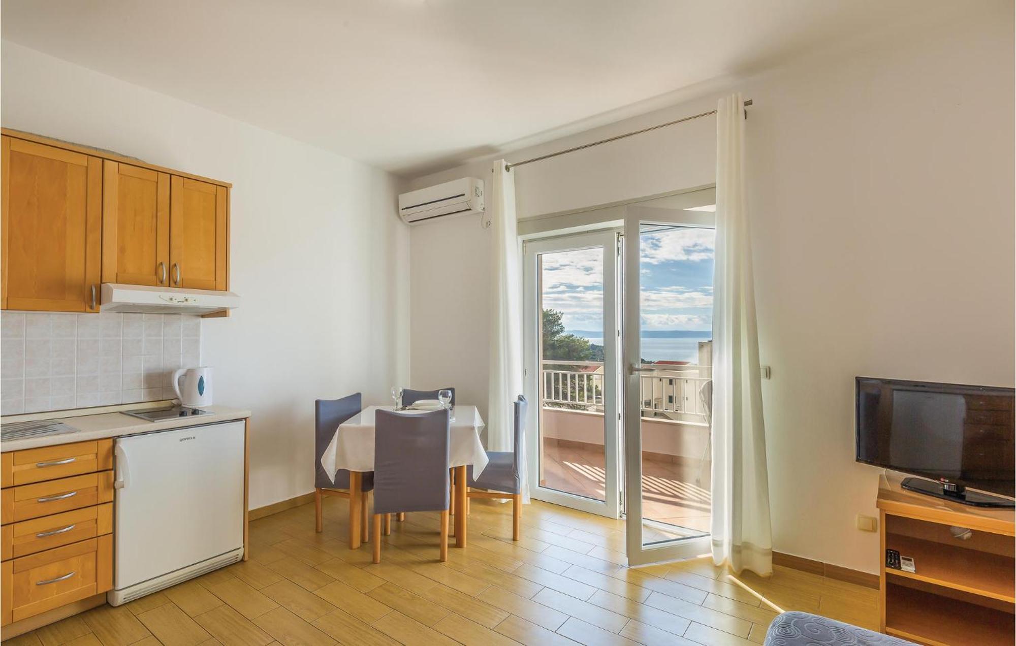 1 Bedroom Stunning Apartment In Makarska Dış mekan fotoğraf